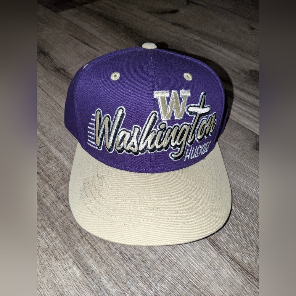 Top Of The World Purple and Tan Washington Huskies Cap Hat snapback Vintage Y2K